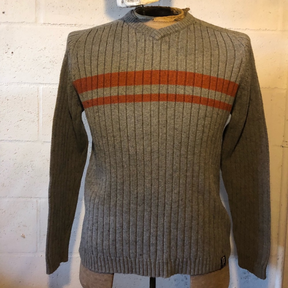 AE v-neck sweater.